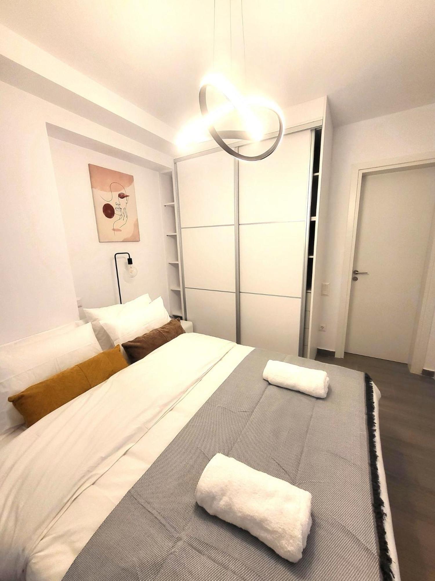 Fabilicious Suites - 2 Apartments- Romantic Jacuzzi & Spacious Family Comfort Athen Exterior foto