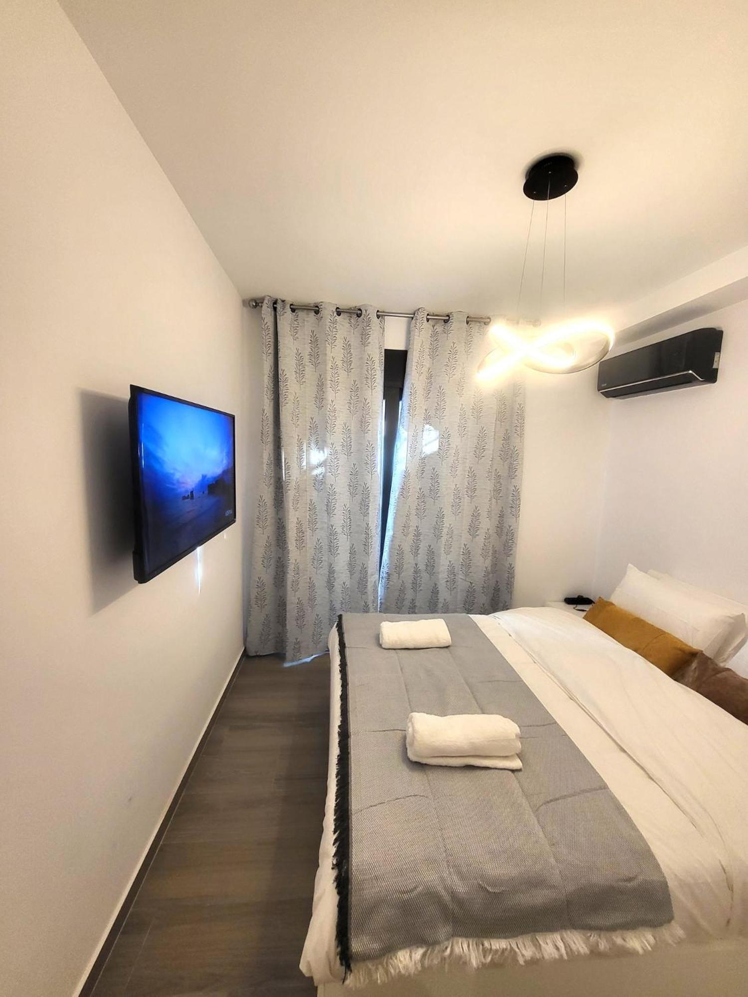 Fabilicious Suites - 2 Apartments- Romantic Jacuzzi & Spacious Family Comfort Athen Exterior foto